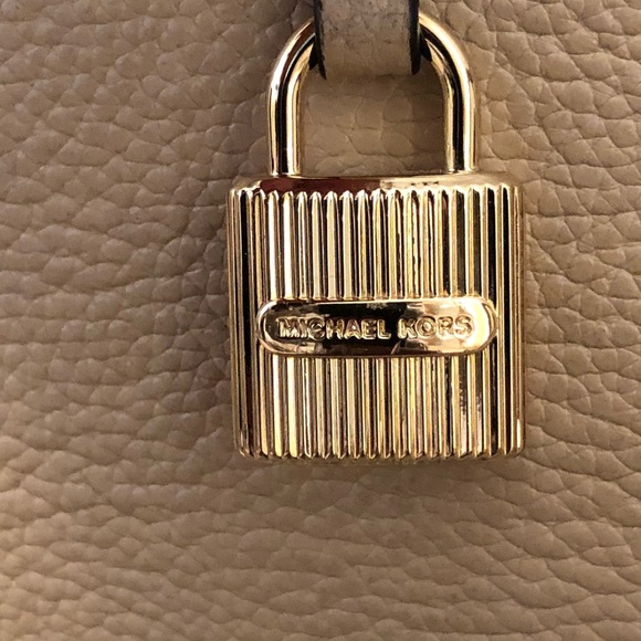 Meet your Posher, Yvette - Picture 1 of 1